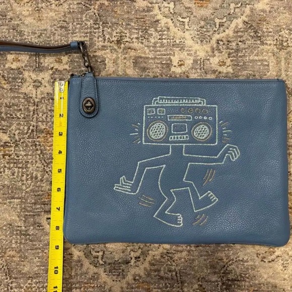 Coach pebble Leather large wristlet - Picture 1 of 4